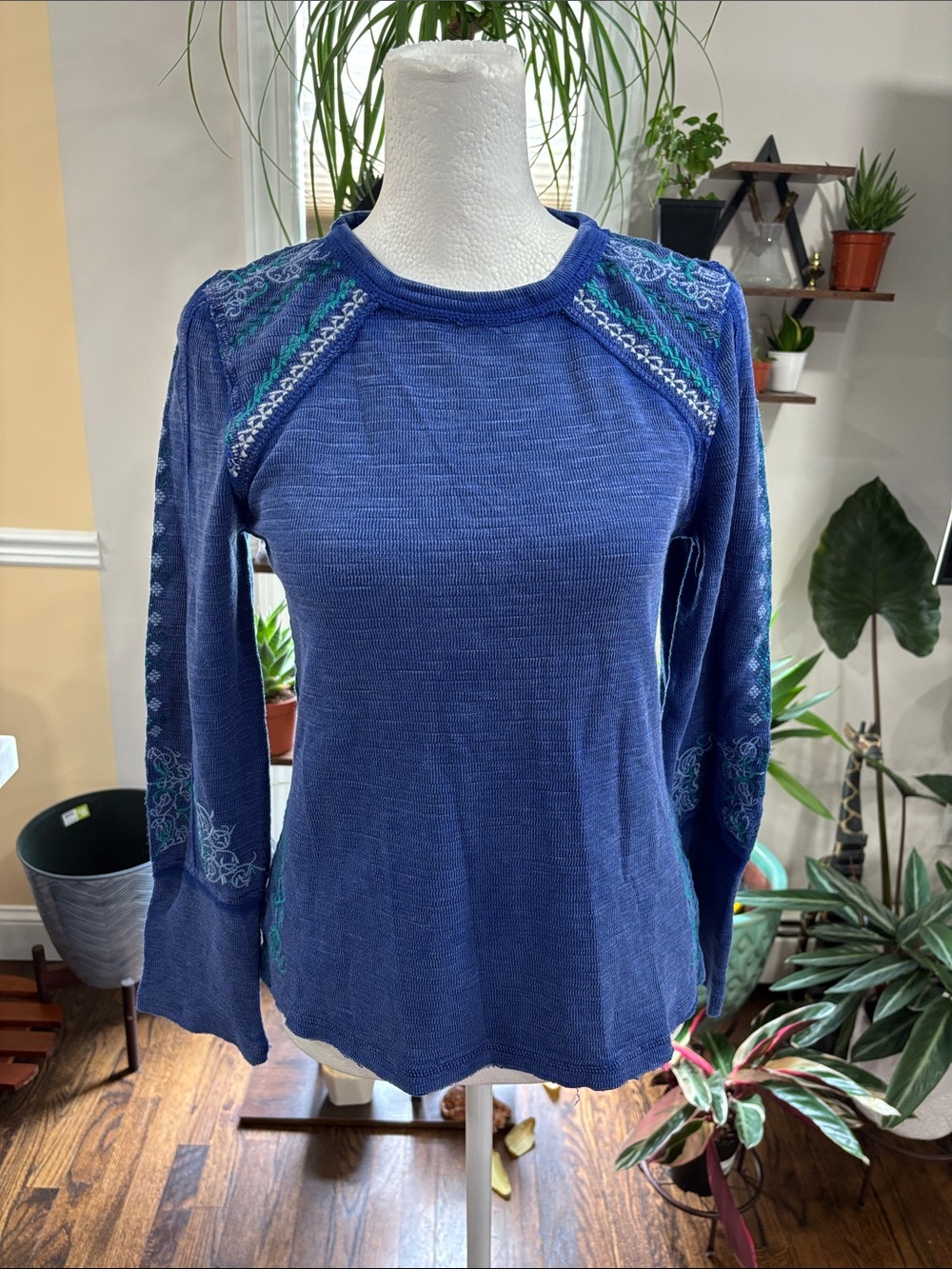 Sundance embroidered long sleeve thermal top size PS - Picture 2 of 5